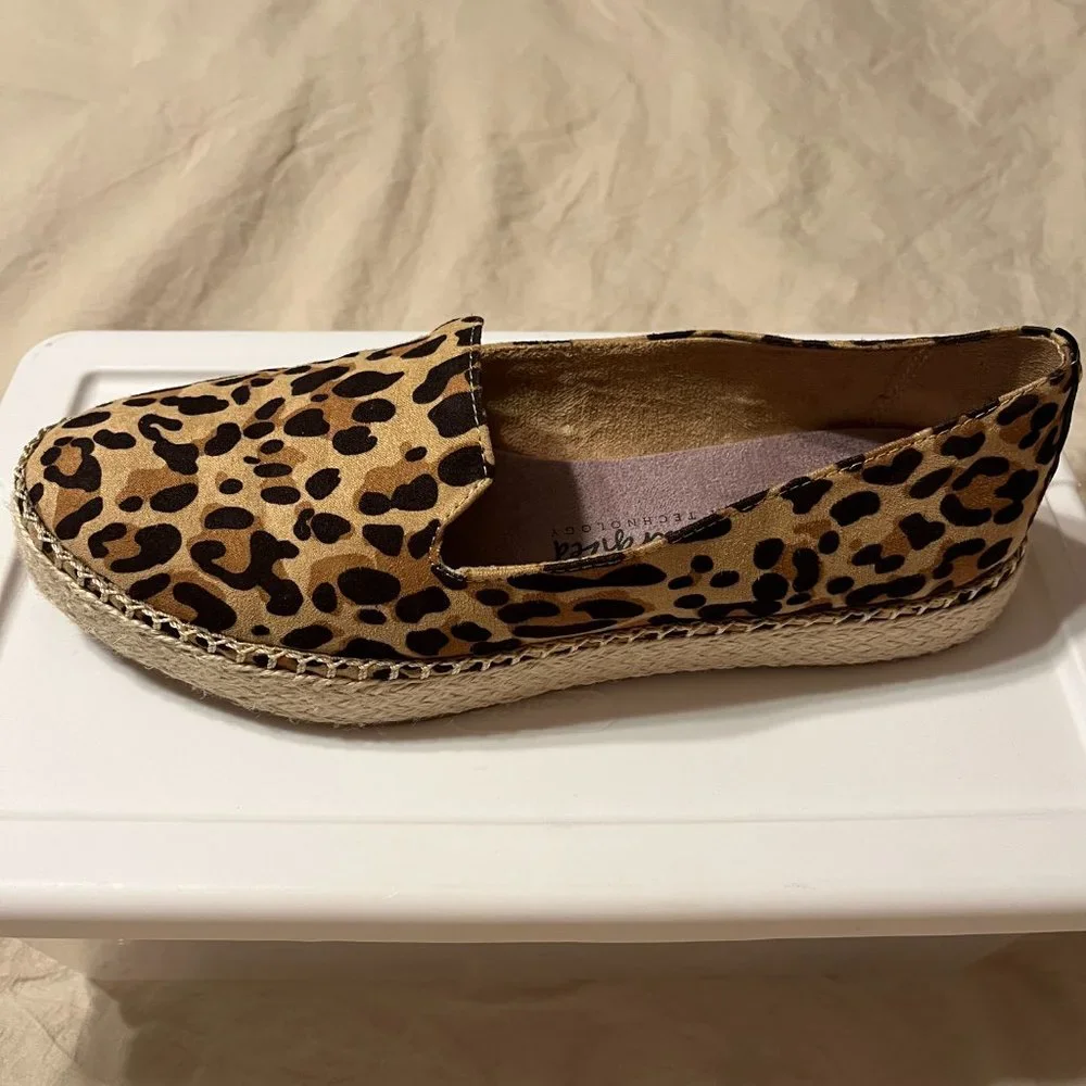 Like New Dr. Scholl's Find Me Espadrille Slip On tan/black leopard print…